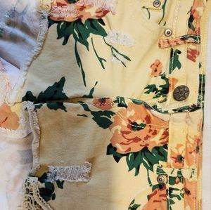 Vanilla Star Women's Shorts Size 7 Like New